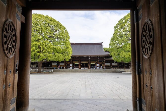 Tokyo Small Group Tour with Guide - Starting at the Imperial Palace and Edo Castle ruins