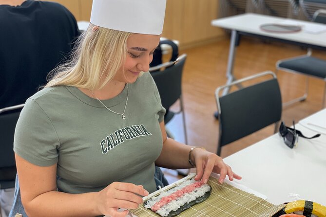 Tokyo Sushi Making Class in Tsukiji with Professional Chef - Timing, meeting point, and group size