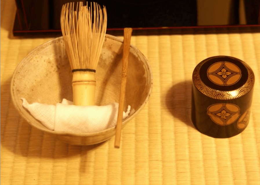 Tokyo:Tea ceremony experience at Komaba Warakuan - Arriving, changing into tabi socks, and entering the tea room