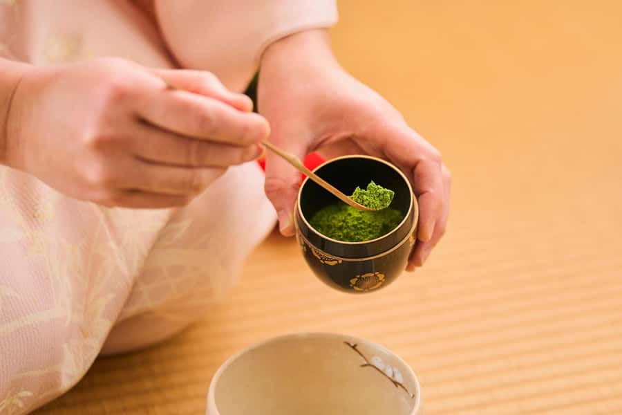 Tokyo: Tea Ceremony & Japanese Traditional Sweets - What happens during the one-hour experience