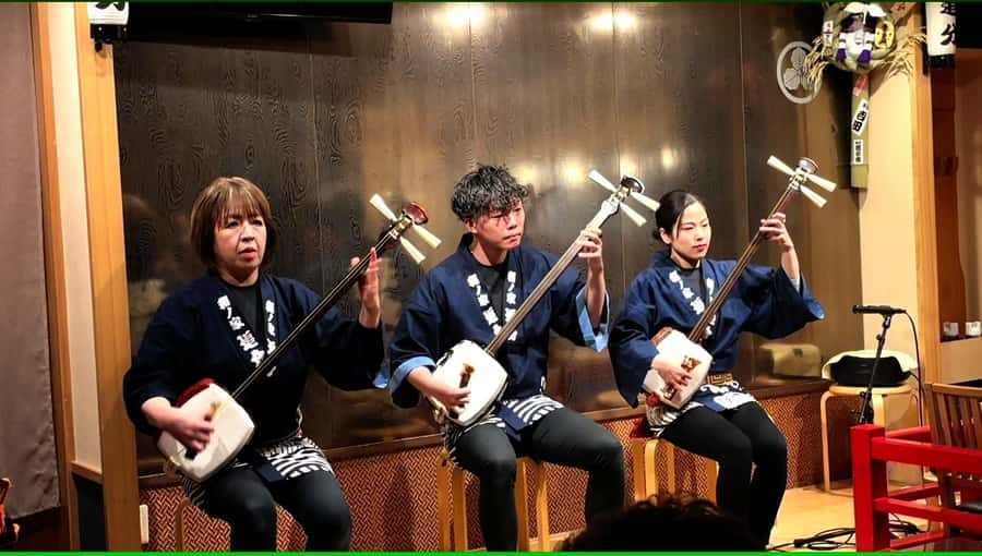 Tokyo: Traditional Asakusa Music Show with Dinner - Walking from Kaminarimon to Sensoji’s main hall