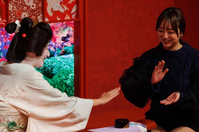 Tokyo: Traditional Geisha Experience Show & Japanese Dinner - Geisha dance and shamisen music up close