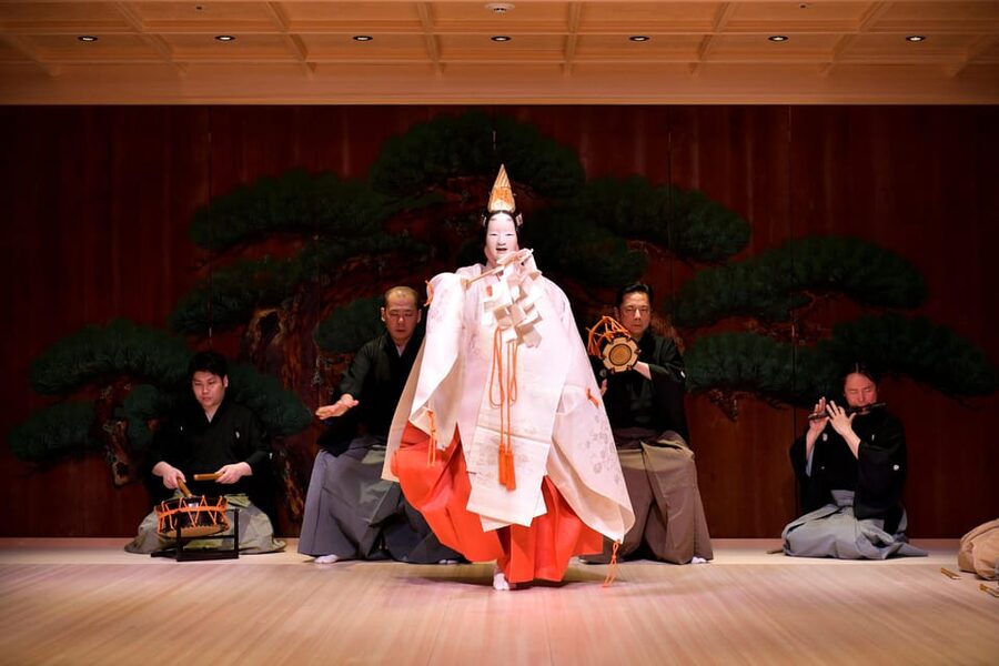 Tokyo: Traditional Japanese Performing Arts Show and Dinner - The dinner unfolds at a deliberate pace