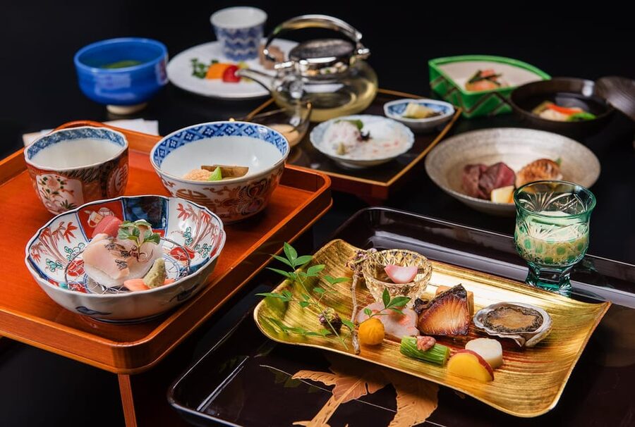 Tokyo: Traditional Japanese Performing Arts Show and Dinner - Kagura or nihon-buyo, depending on the date