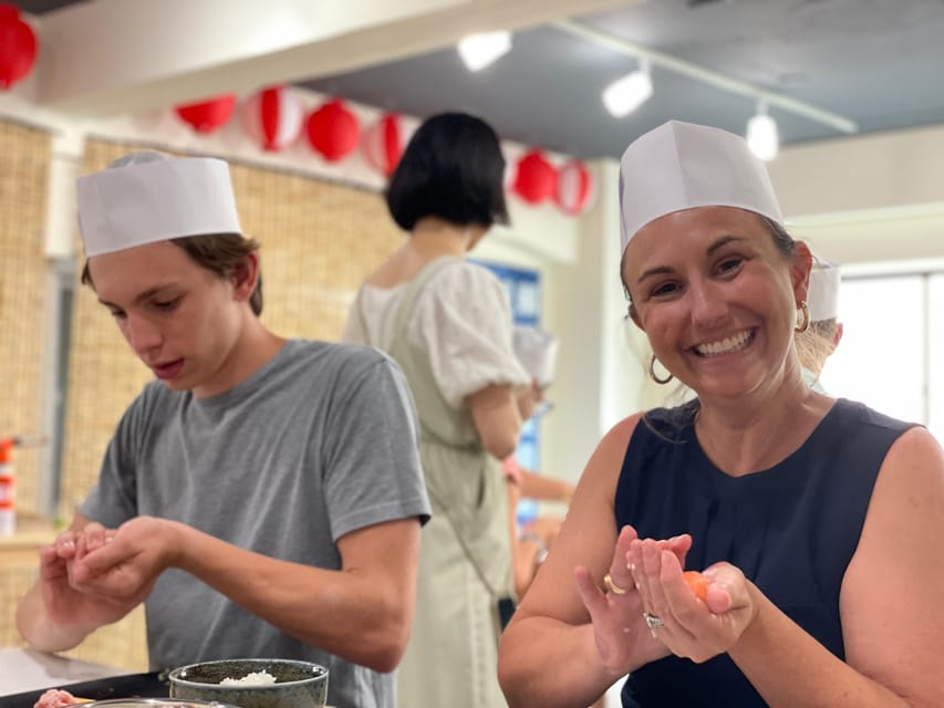 Tokyo: Tsukiji Fish Market Sushi Making Class with Pro Chef - What the English support is really like