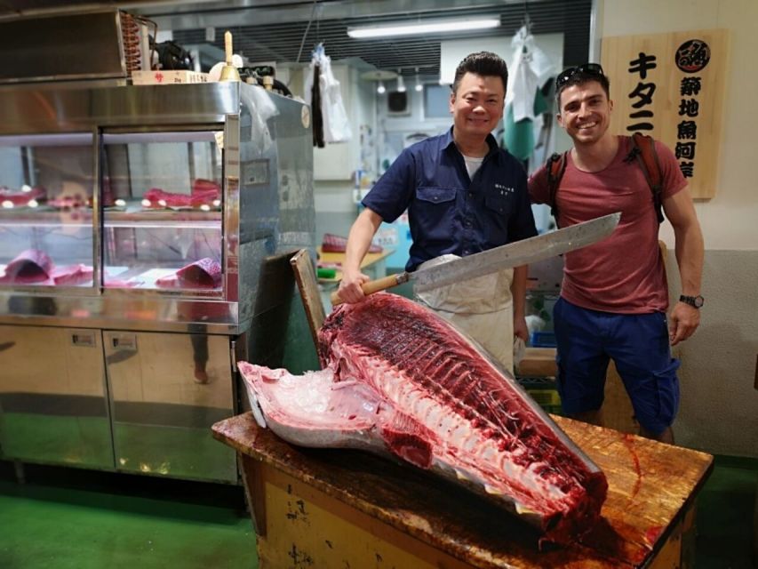 Tokyo: Tsukiji Fish Market Tour with 6 Stops & Seafood Lunch - What the small-group format changes
