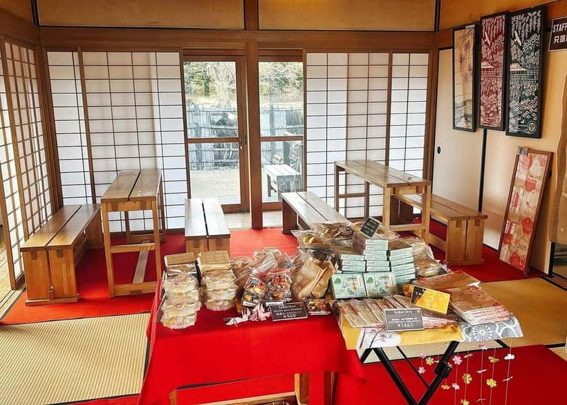 Tokyo: Tsukiji Market and Hama-rikyu Gardens Guided Tour - Should you book the Tsukiji and Hama-rikyu tour?