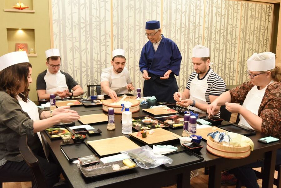 Tokyo: Tsukiji Market Guided Tour & Sushi-Making Experience - Food Safety, Technique, and Japanese Table Manners
