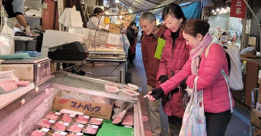 Tokyo: Tsukiji Market Guided Tour & Sushi-Making Experience - What Makes the Small Group Useful