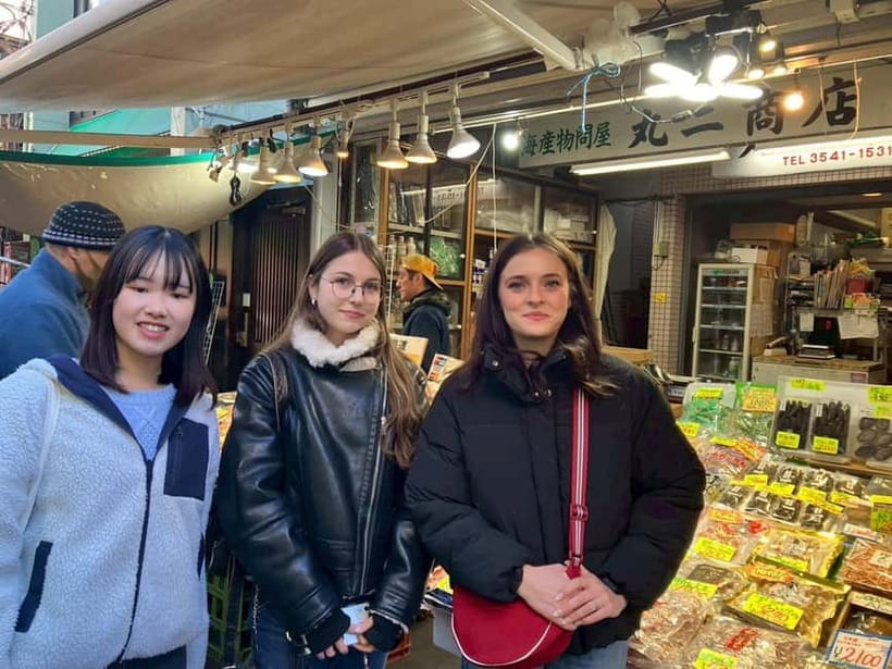 Tokyo: Tsukiji walk & sushi private tour with Uni Students - Who should book this Tsukiji walk