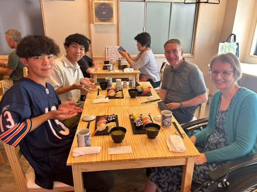 Tokyo: Tsukiji walk & sushi private tour with Uni Students - Why a university student makes Tsukiji different