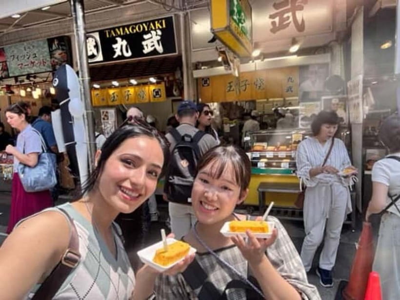 Tokyo: Tsukiji walk & sushi private tour with Uni Students