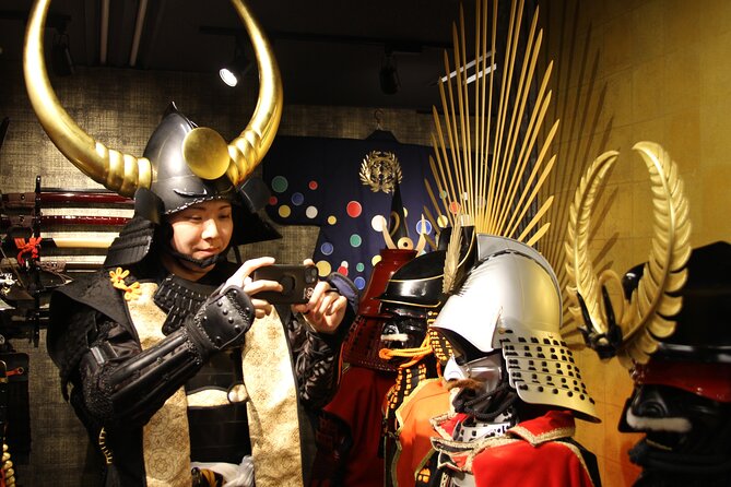 TOKYO Ultimate Samurai Armor Photo Experience! - Learning Poses Before the Camera Comes Out