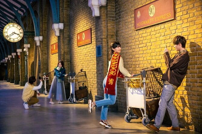 Tokyo WB. Studio Tour Harry Potter's Creation E-Ticket Optional - Diagon Alley and the craft behind the wizard shops