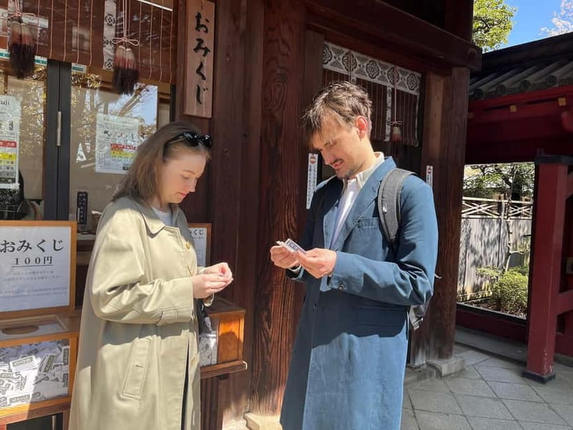 Tokyo Yanaka Old Town Walking Tour (Private/Local guide) - The quiet fifteen-minute route into local life