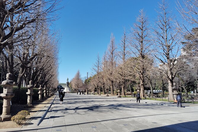 Tokyo: Yasukuni Shrine and Yushukan Museum Guided Tour - Inside the Yushukan Museum