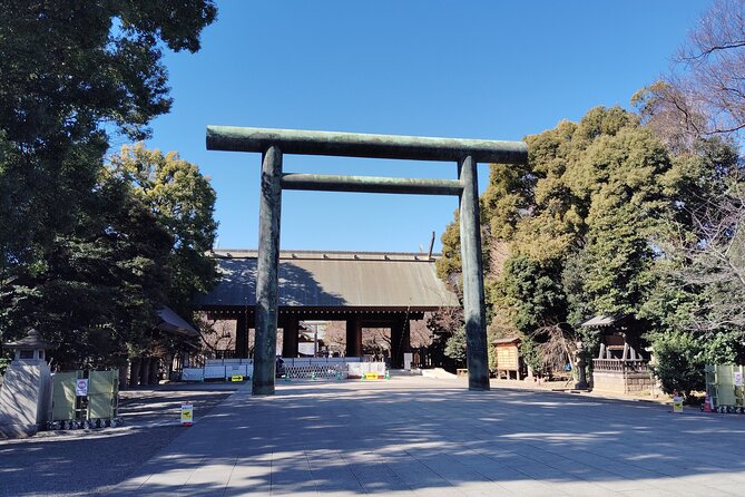 Tokyo: Yasukuni Shrine and Yushukan Museum Guided Tour - The difficult question of controversy