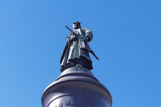 Tokyo: Yasukuni Shrine and Yushukan Museum Guided Tour - Practical details that shape the visit
