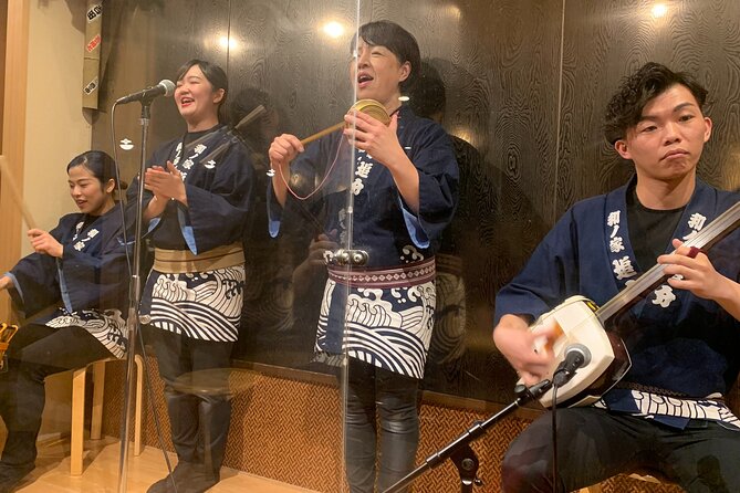 Tsugaru shamisen performance over traditional dinner - Who will get the most from this Asakusa evening