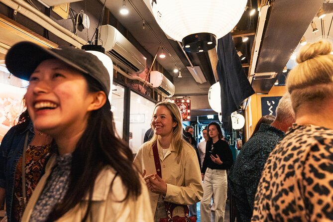 Tsukiji Fish Market: Street Food Tour with Tasting - Inside the working market
