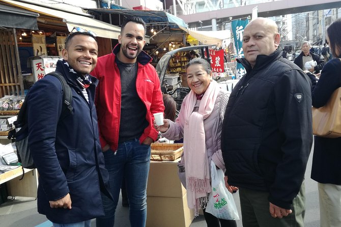 Tsukiji Food and Toyosu Market with Government-Licensed Guide - A private guide changes the pace