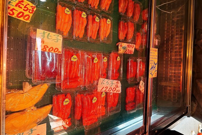 Tsukiji Food Strolling and Hama Rikyu Garden Walking Tour - One hour among Tsukiji’s food stalls