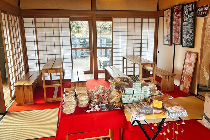 Tsukiji Food Strolling and Hama Rikyu Garden Walking Tour - Matcha and wagashi at the tea house