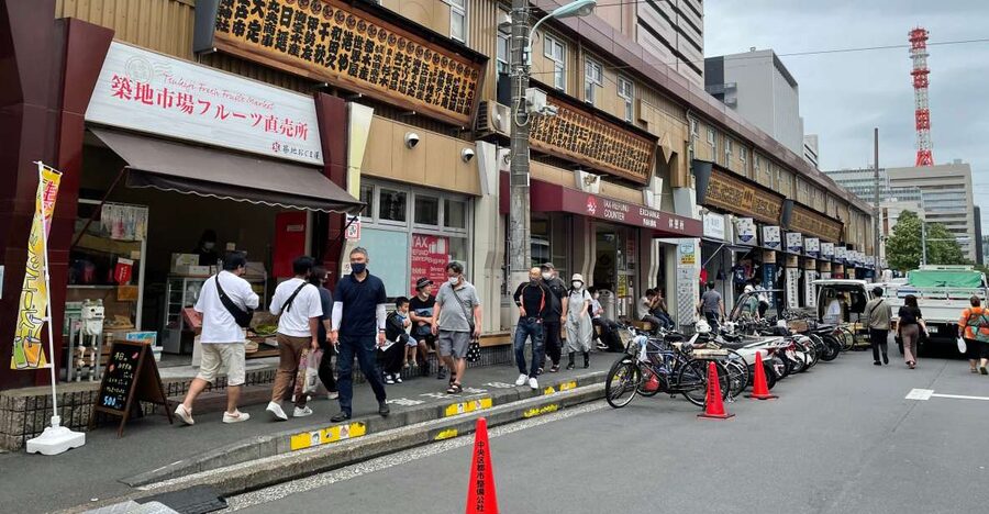 Tsukiji: Outer Market Walking Tour & Sake Tasting Experience - Key points at a glance