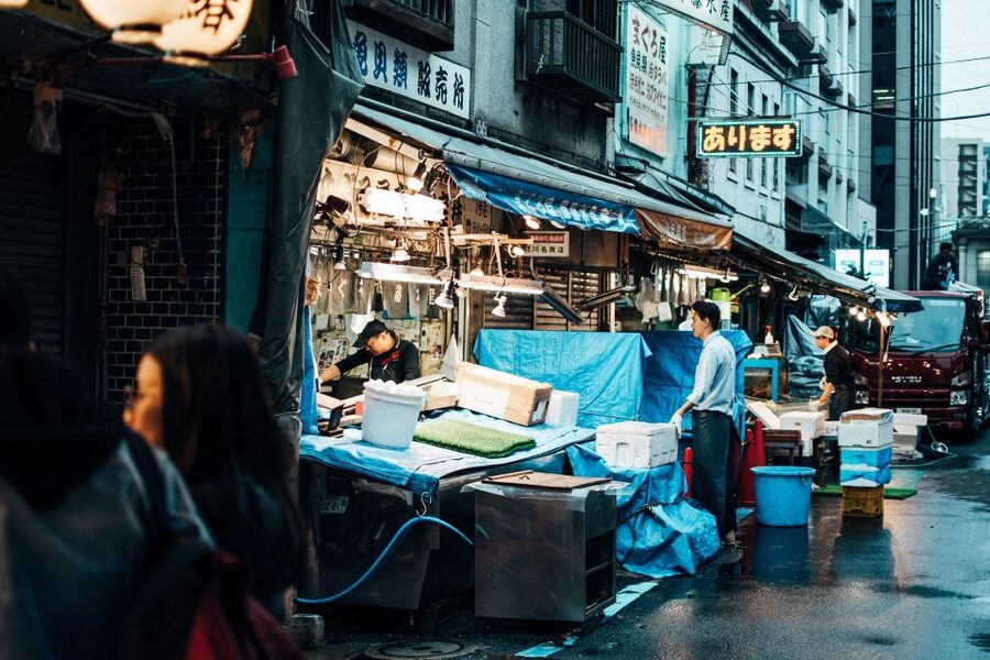 Tsukiji: Outer Market Walking Tour & Sake Tasting Experience - Why this Tsukiji tour works so well