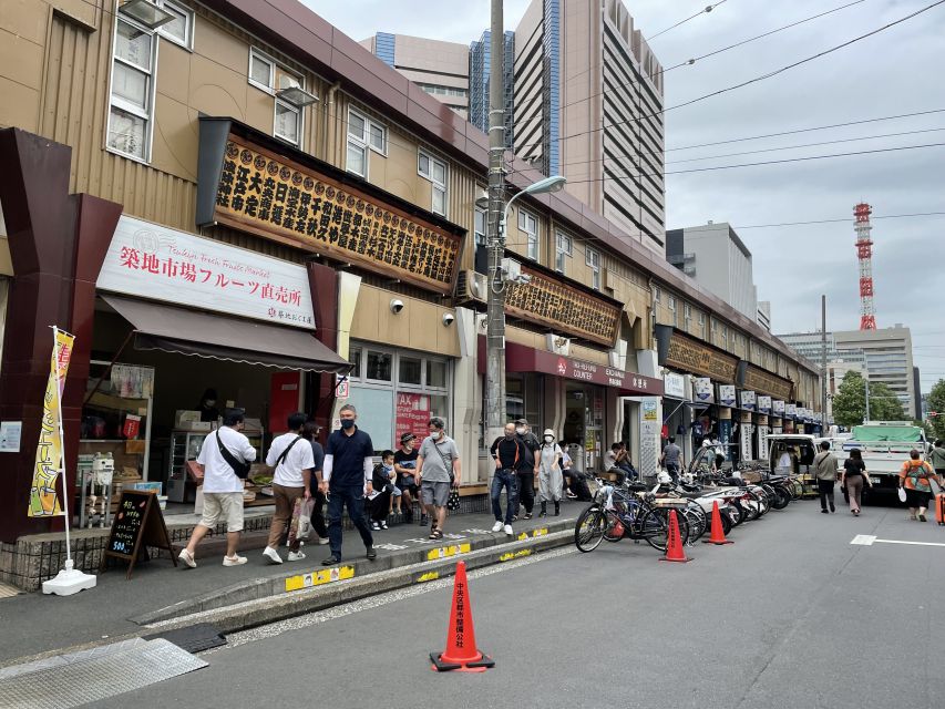 Tsukiji: Outer Market Walking Tour & Sake Tasting Experience - Reading the Outer Market with a guide