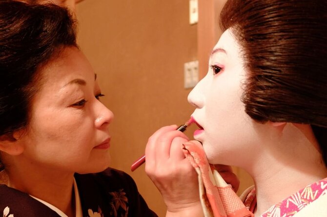Watch the Young Geisha do their makeup and Get Ready! - Key points to know before booking