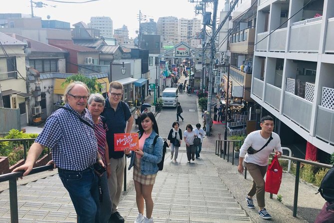 Yanaka Historical Walking Tour in Tokyo's Old Town - Painting a lucky cat at Cafe Neko-e-mon